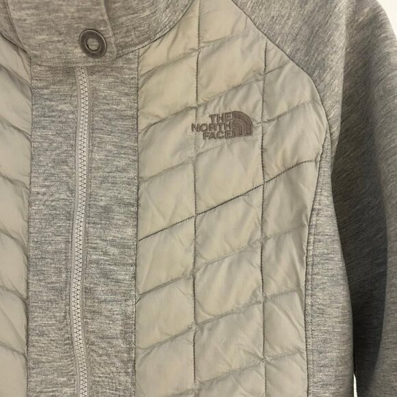 The North Face Thermoball Women's Full Zip Jacket Size M EUC - Picture 3 of 14